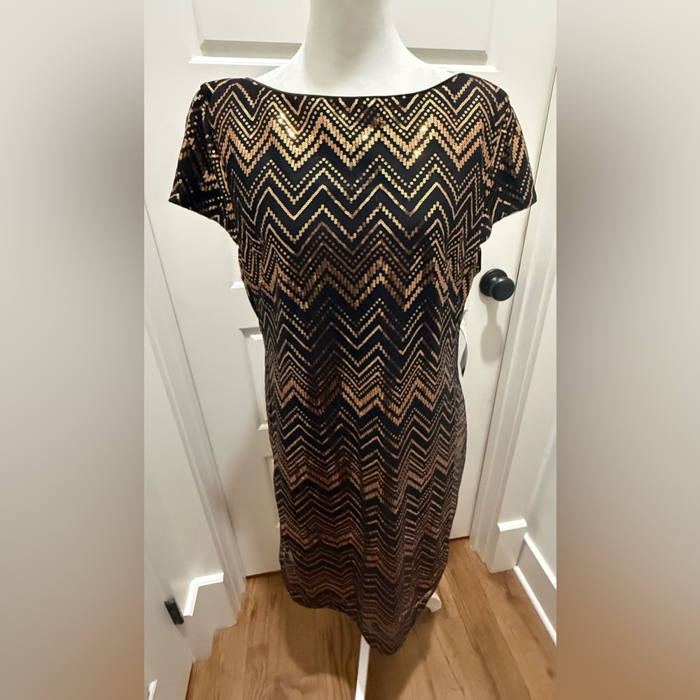 NWT. Jessica Howard. Black & Gold Sequin Cap Sleeve Shift Dress. Size 14.
